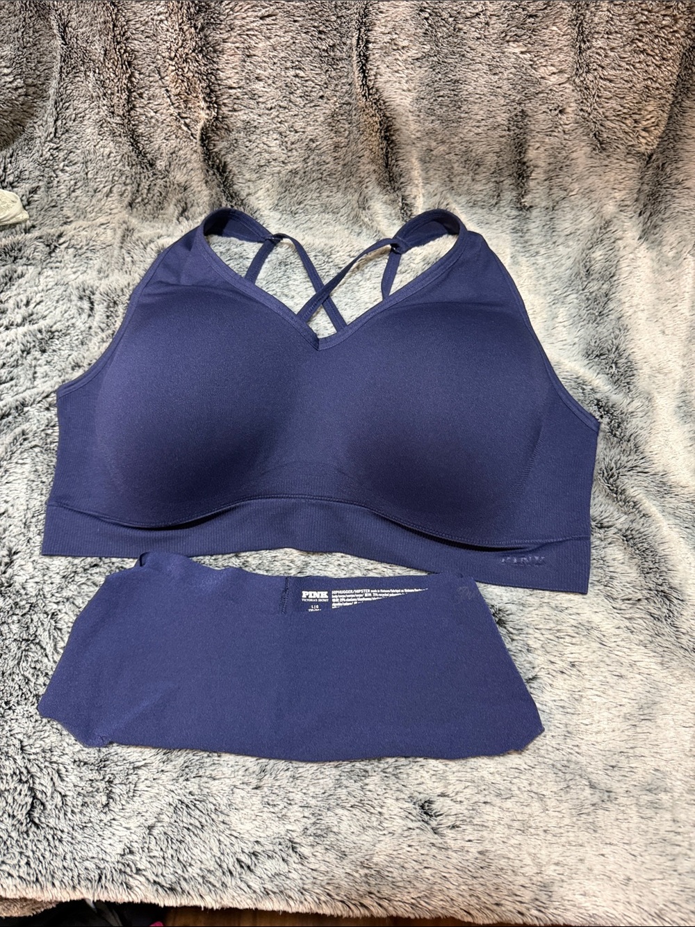 PINK Victoria’s Secret Women’s Navy Blue Padded Sports Bra with Removable Liner